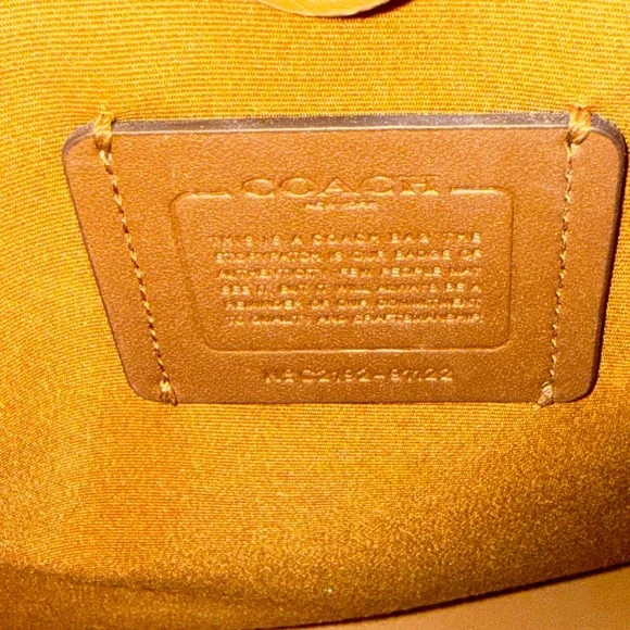 Coach Town Bucket Bag Cream Polished Pebble Leather Gold Hardware NWOT - Picture 8 of 9